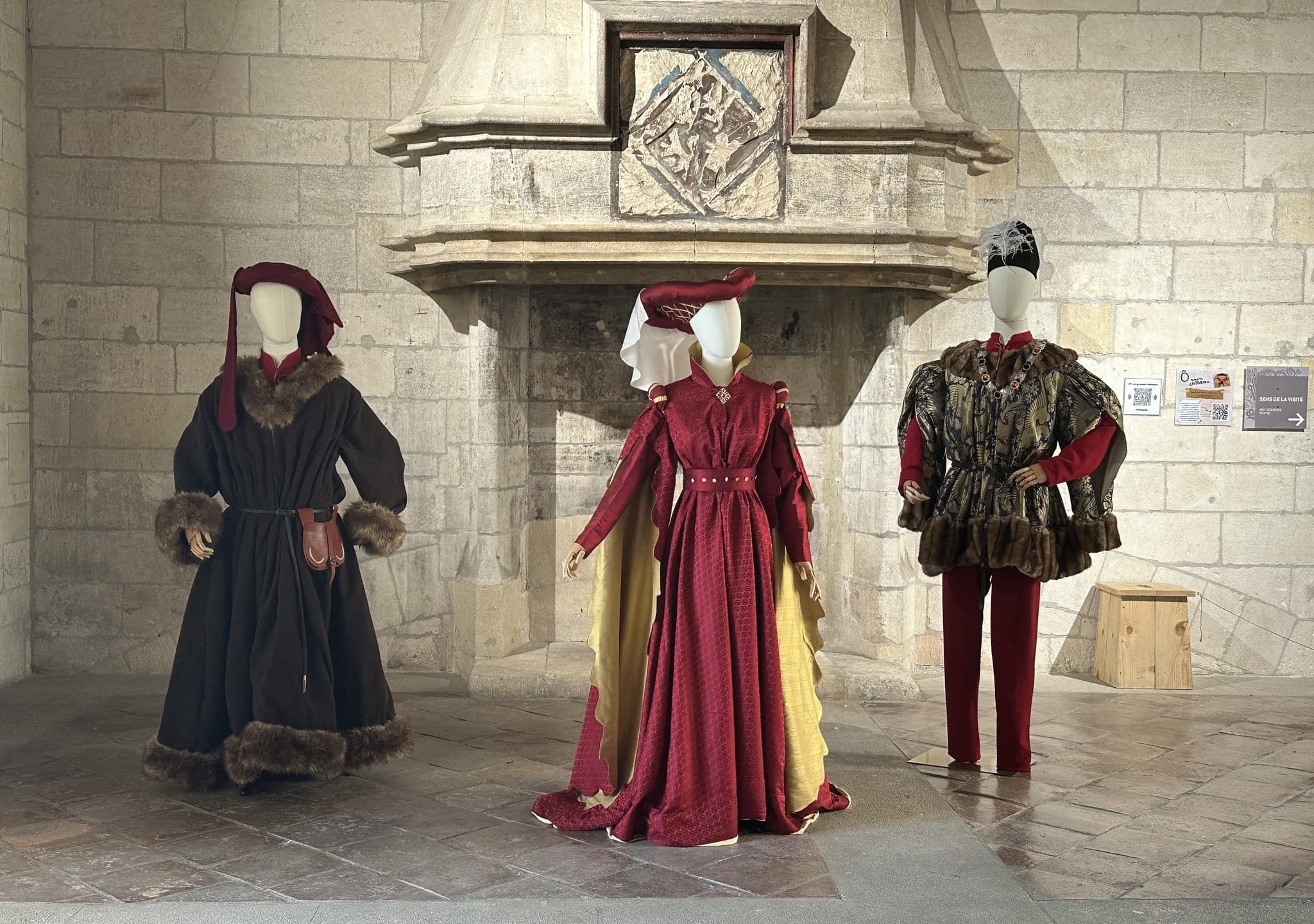 Exposition "La mode au Moyen Âge, élégance et prestige à la cour du roi René »._Tarascon