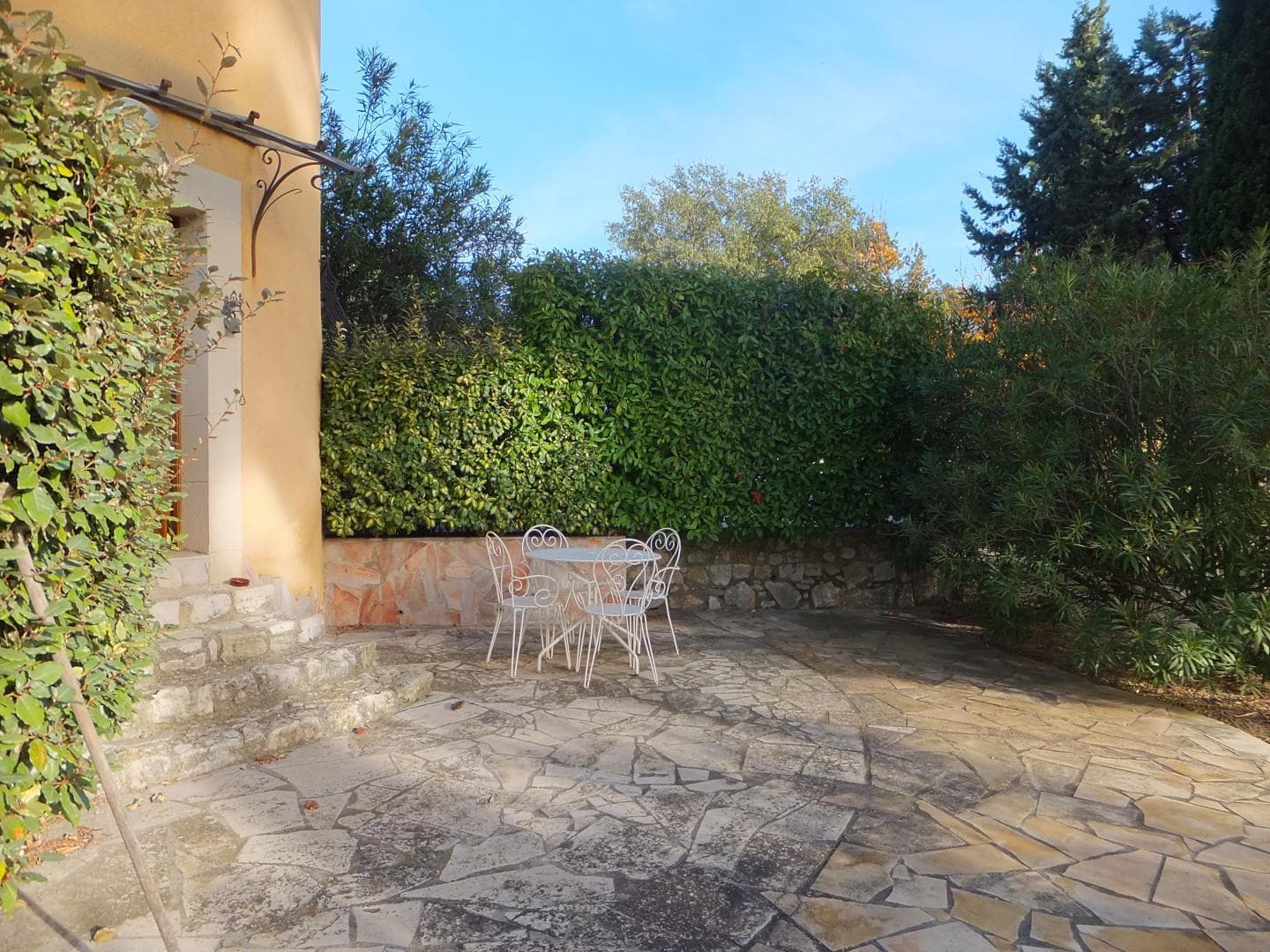 Le Clos Des Oliviers et la Tour