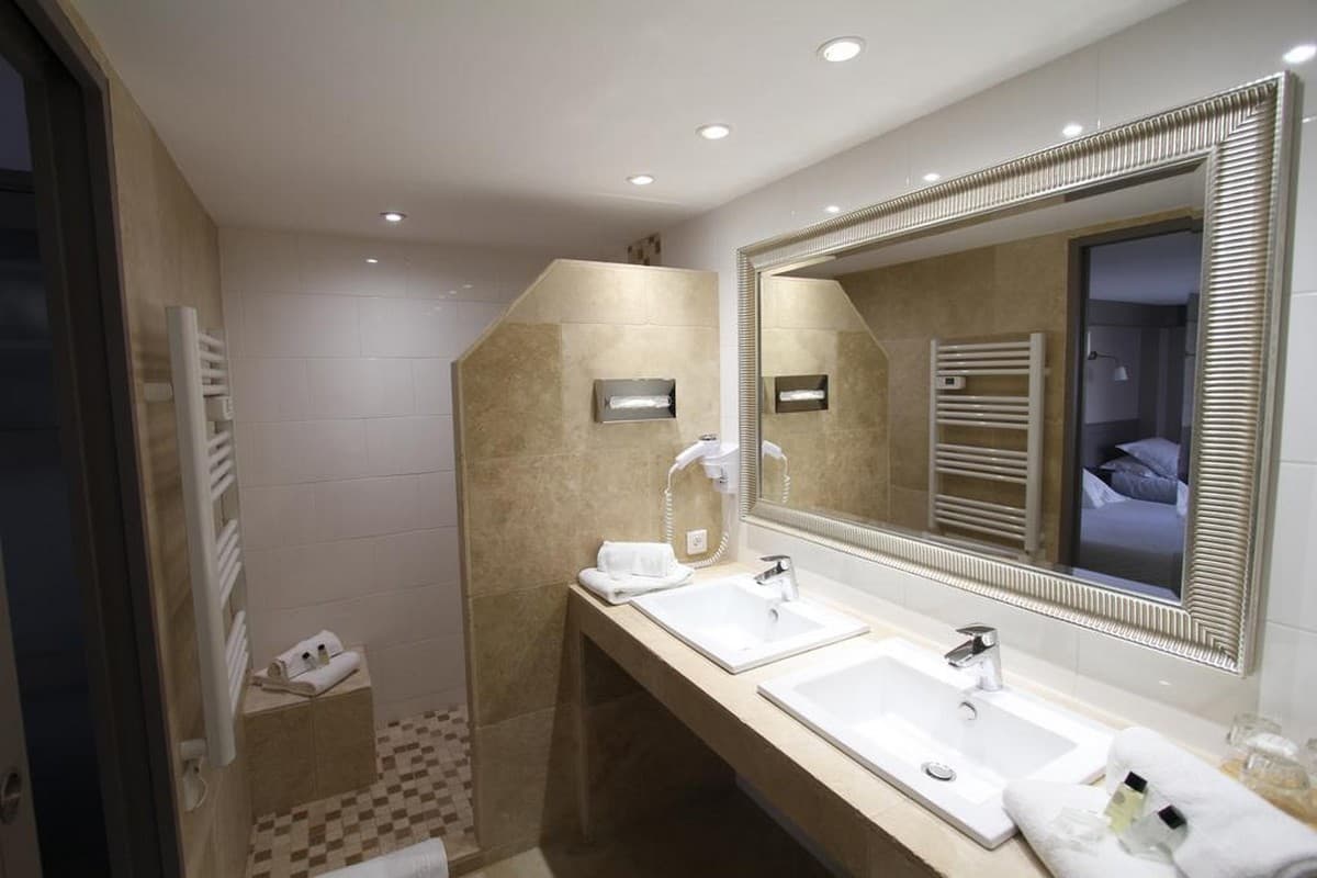 Hotel_Van_Gogh_salle_de_bain_2