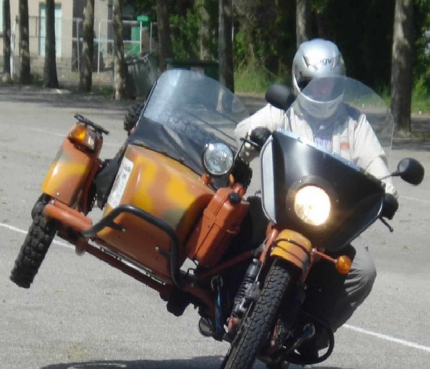 Classic_Bike_Esprit_flying_the_chair