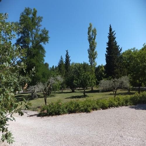 Le Clos Des Oliviers et la Tour