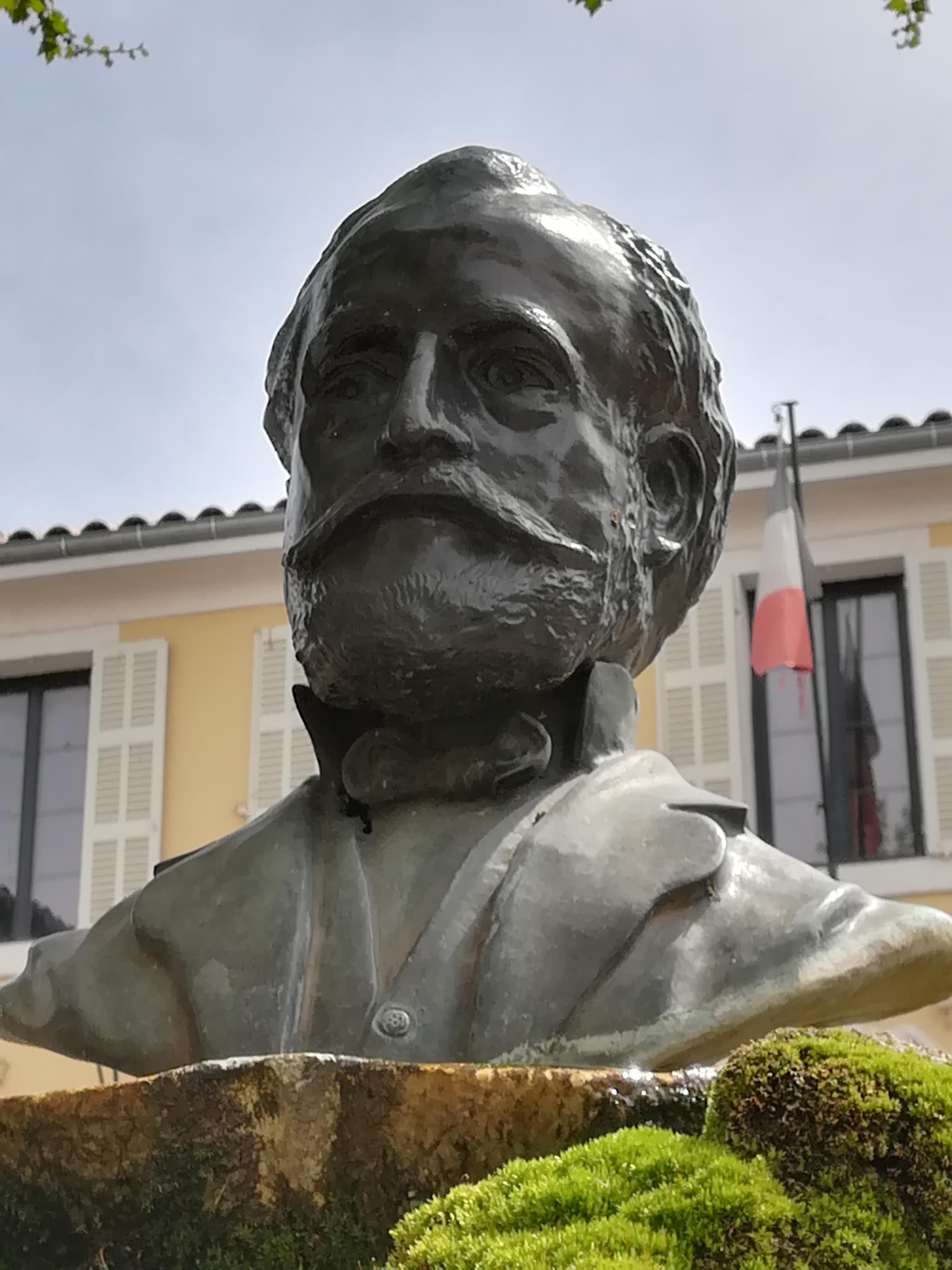 Buste de Victor Leydet