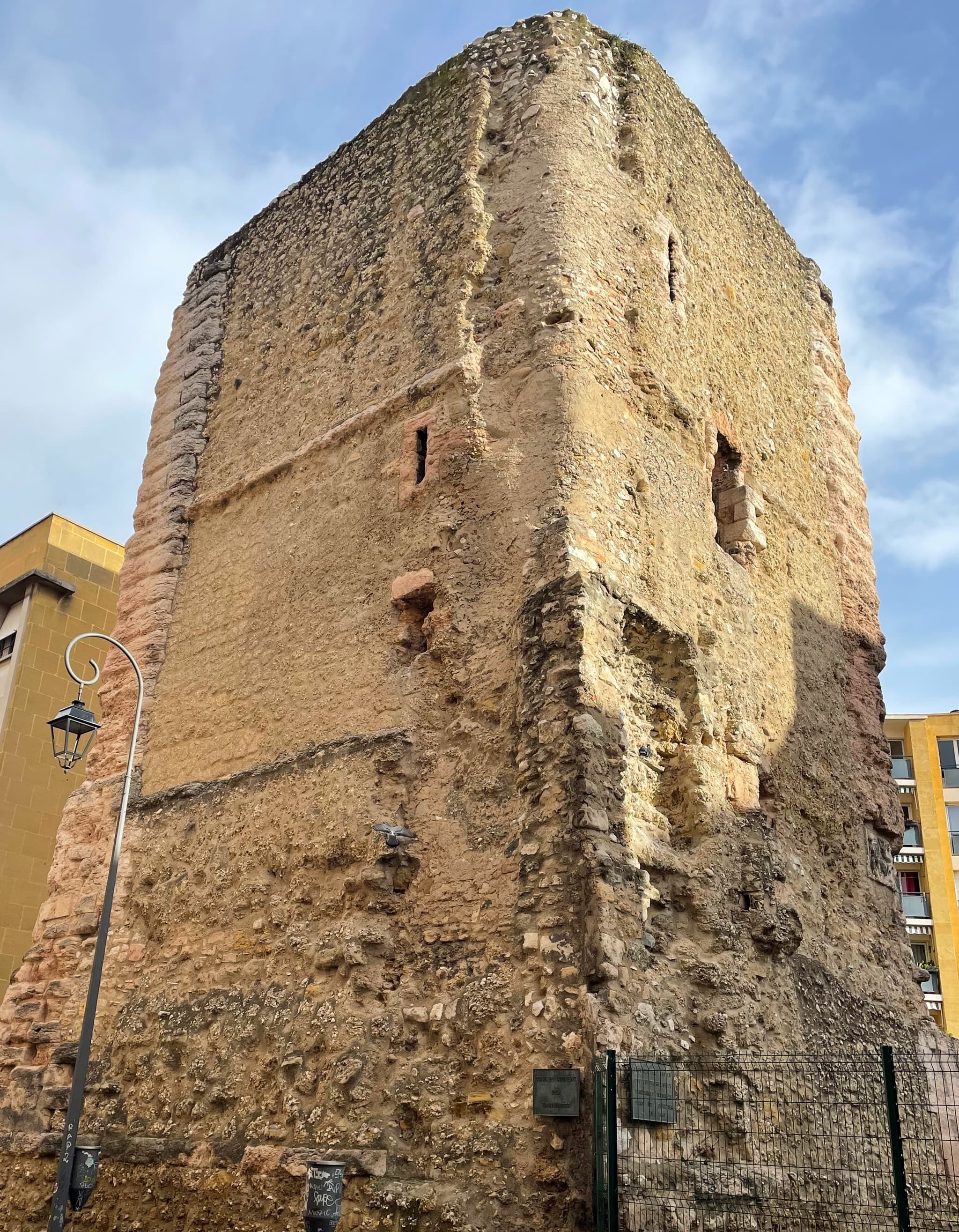 Tour des Trinitaires quartier Le Panier Marseille