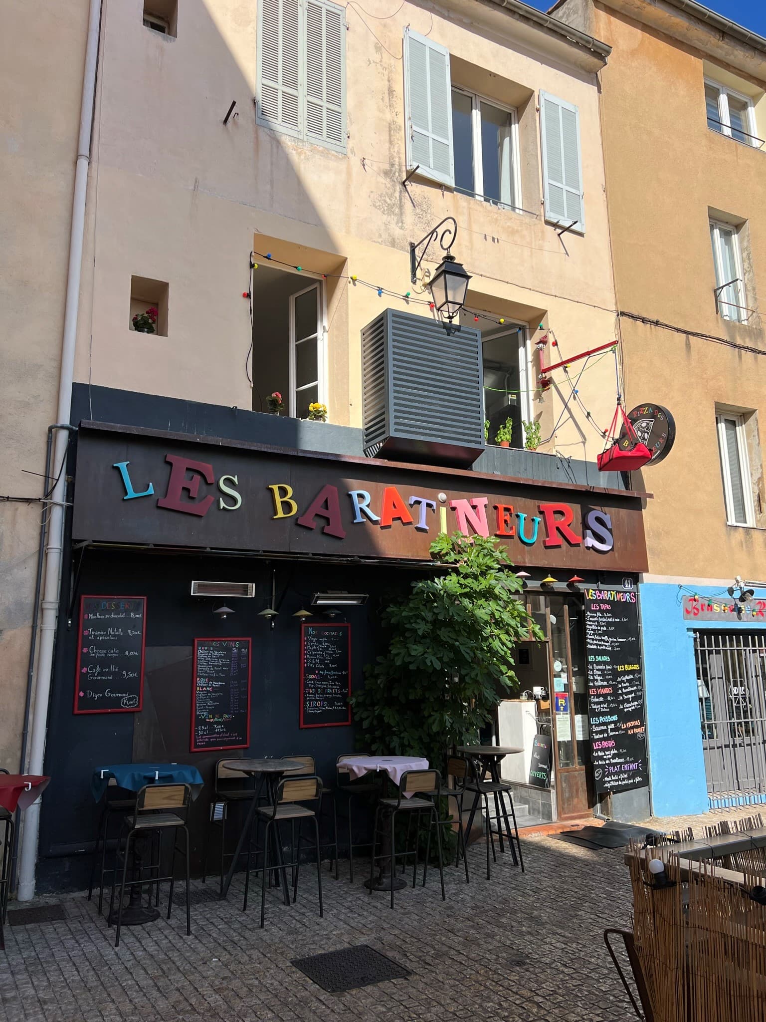 Les Baratineurs
