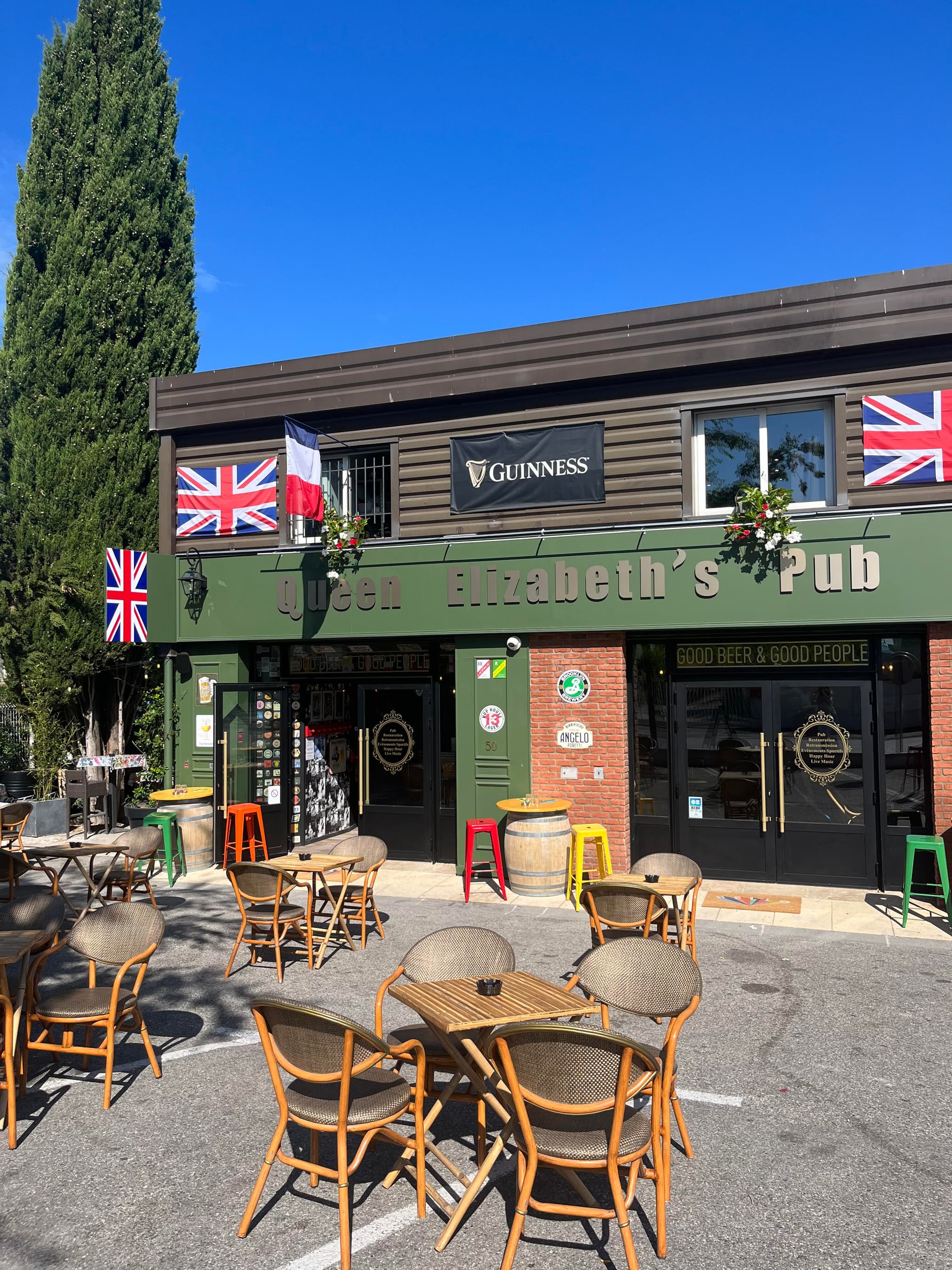 Le Queen Elizabeth's pub