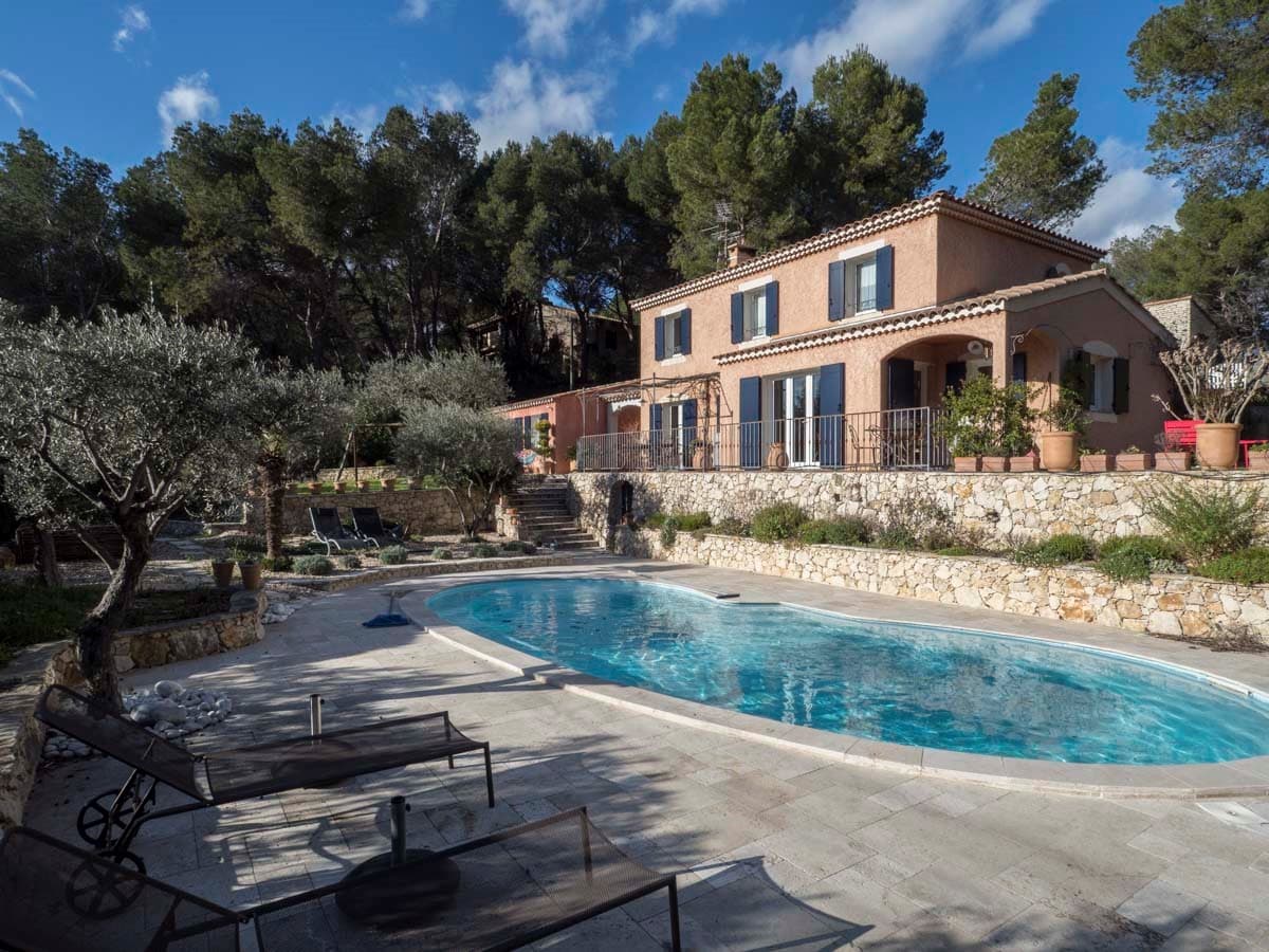 Extérieur et piscine