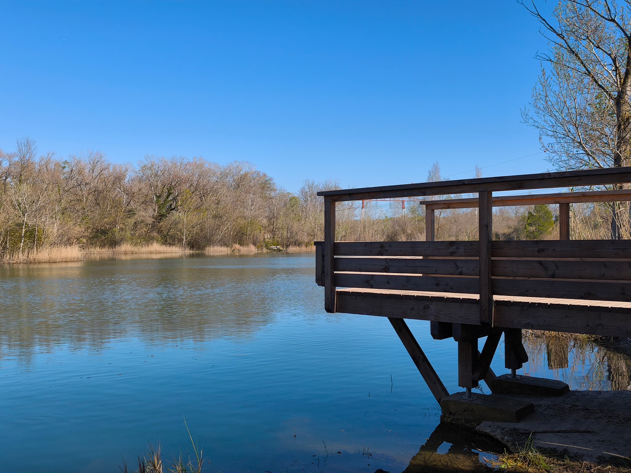 Aire de pique-nique du lac des Iscles_Noves