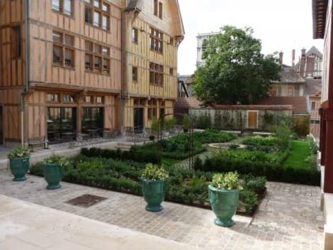 Jardin Juvénal es Ursins.JPG