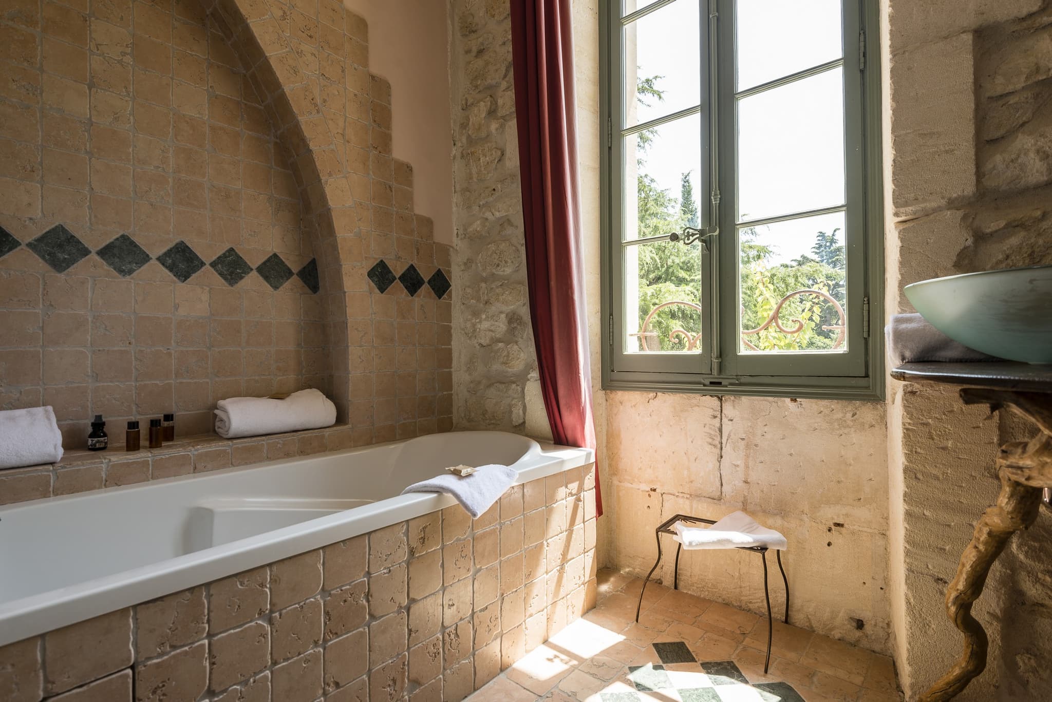 Hotel_le_mas_vidau_chambre_tamaris_salle_de_bain
