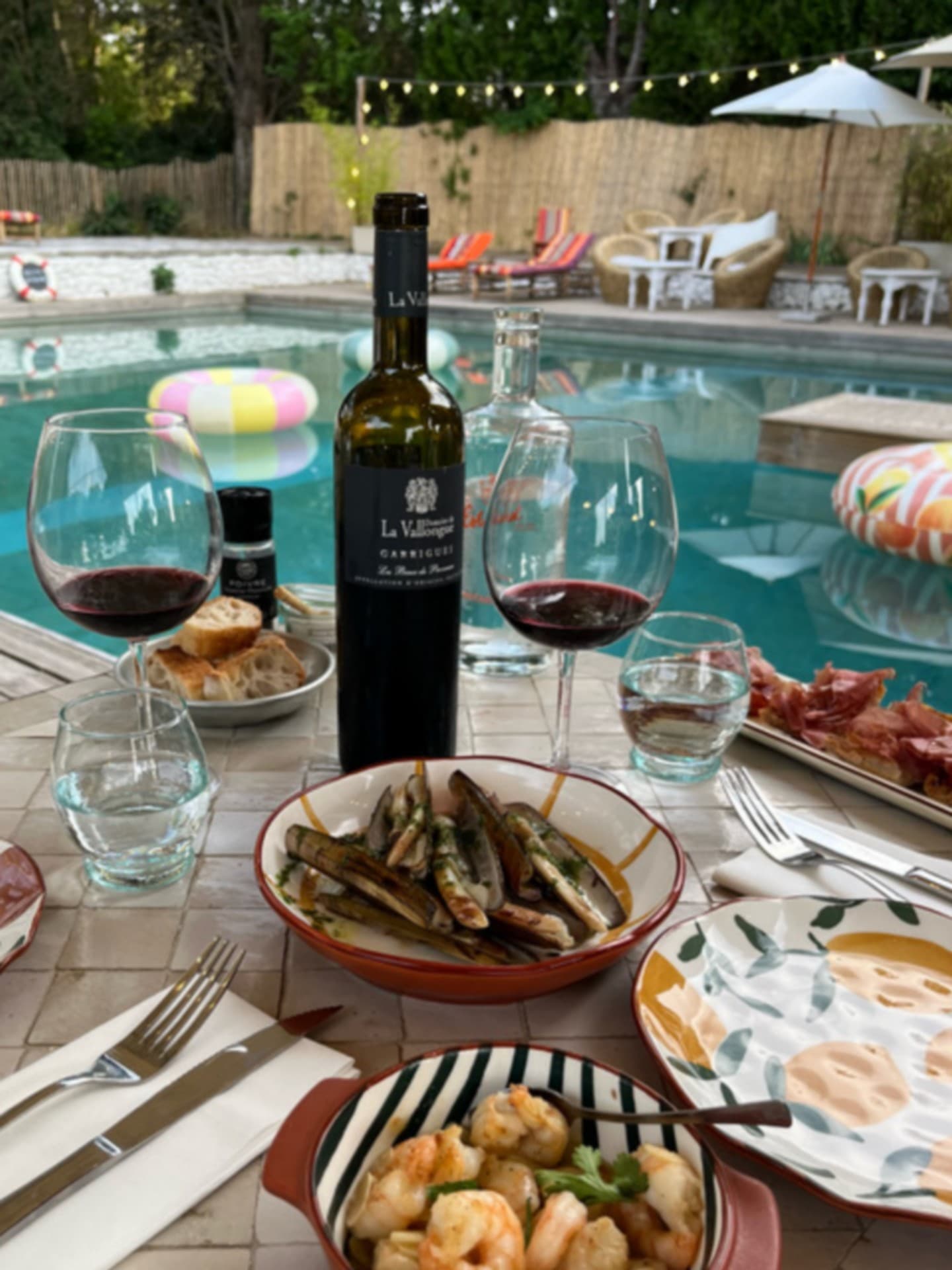 Restaurant L'Estagnol à Eygalières Table en terrasse