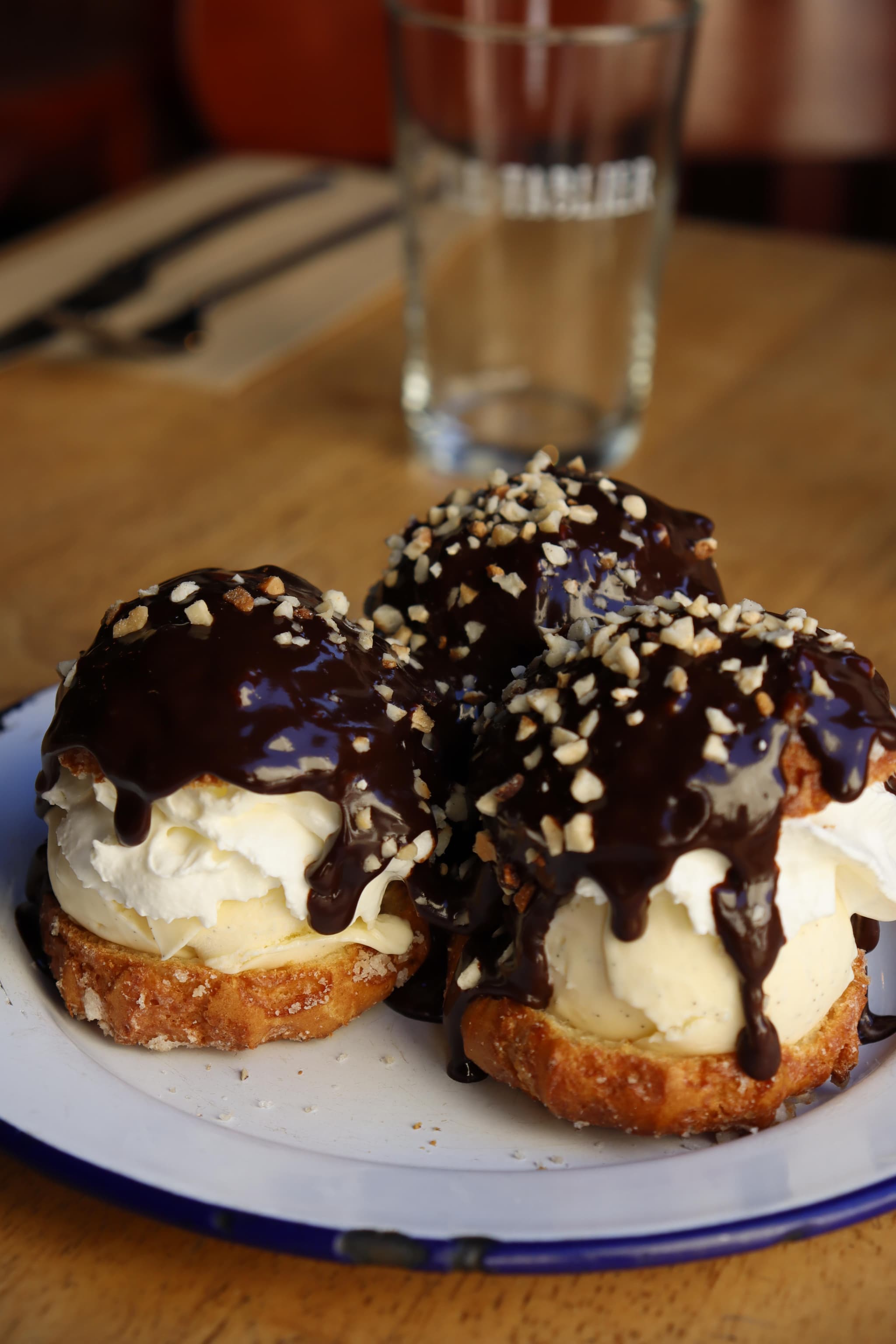 Dessert profiterolles
