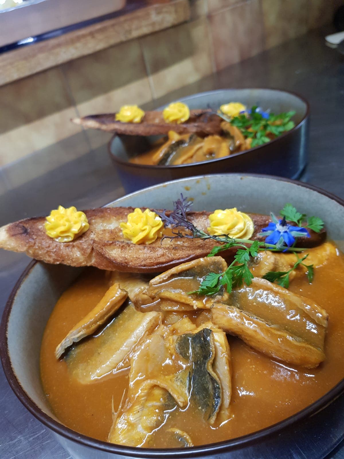 bouillabaisse d'anguilles (selon arrivage)