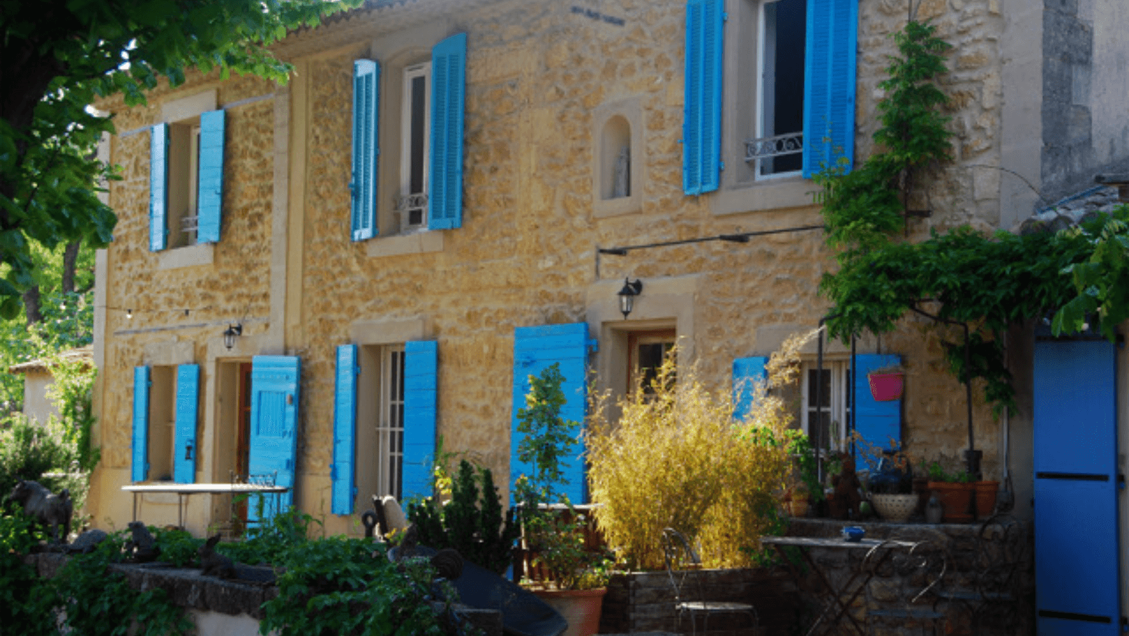 Le Premier - Les Volets Bleus Provence