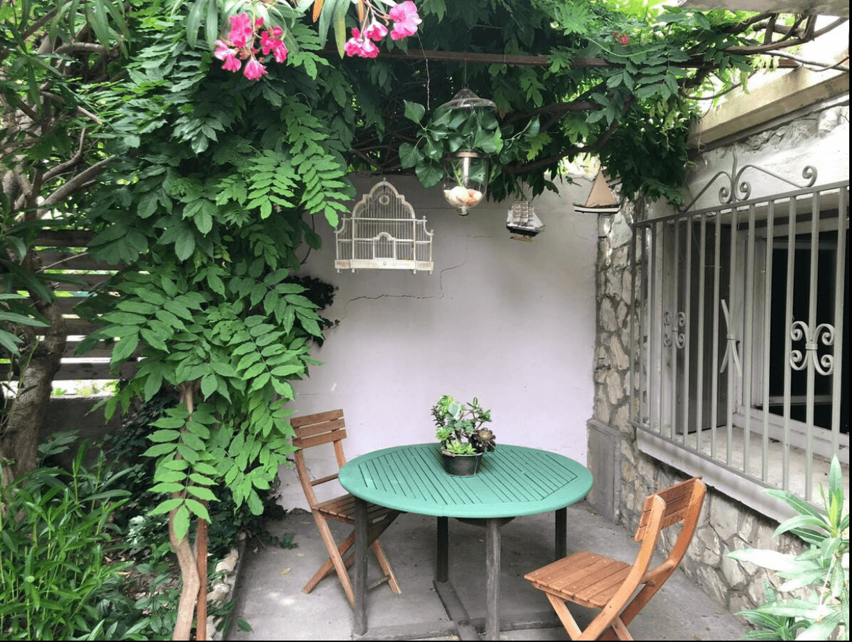 Jardin côté rue