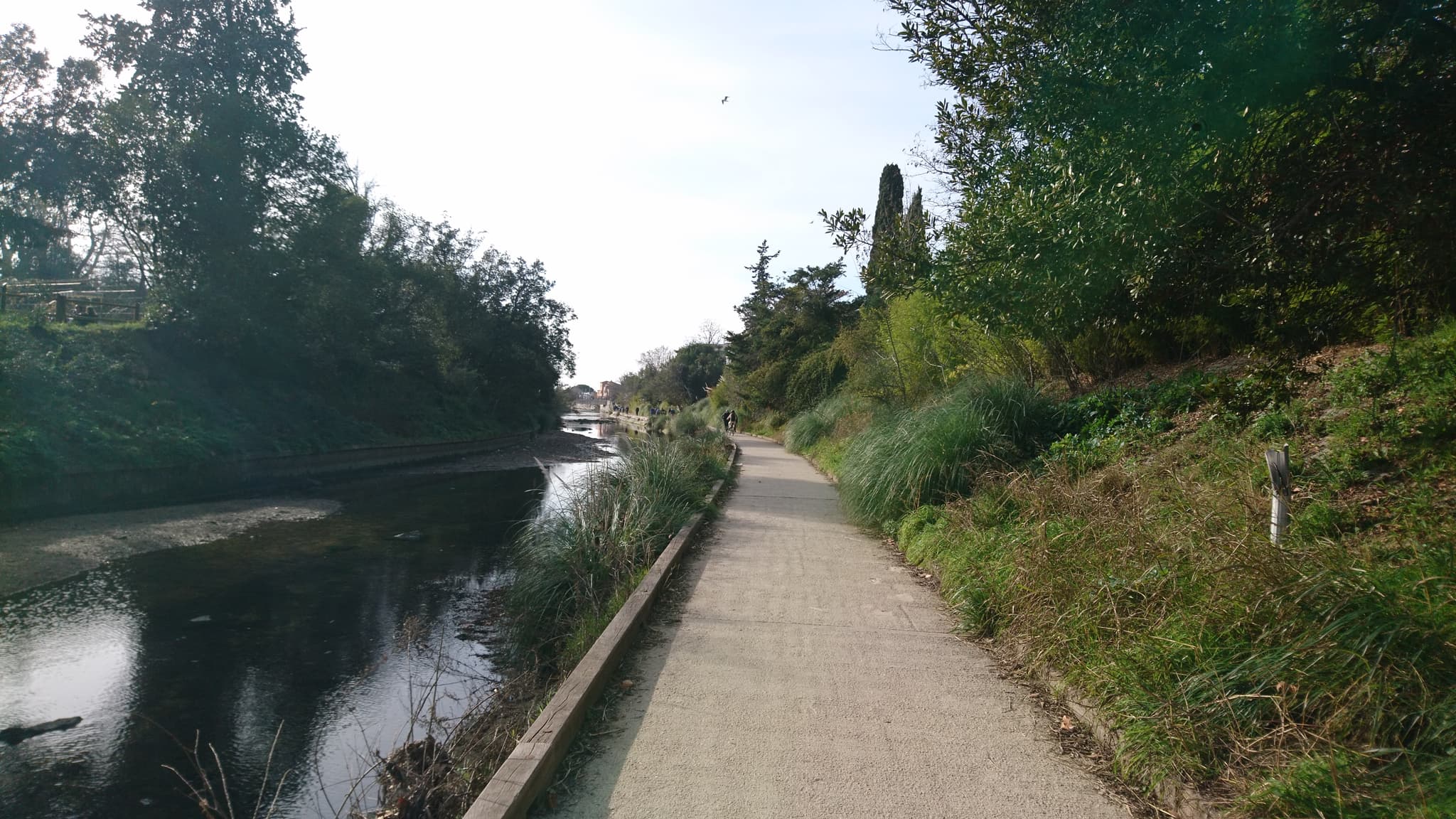 sentier le long de l'Huveaune