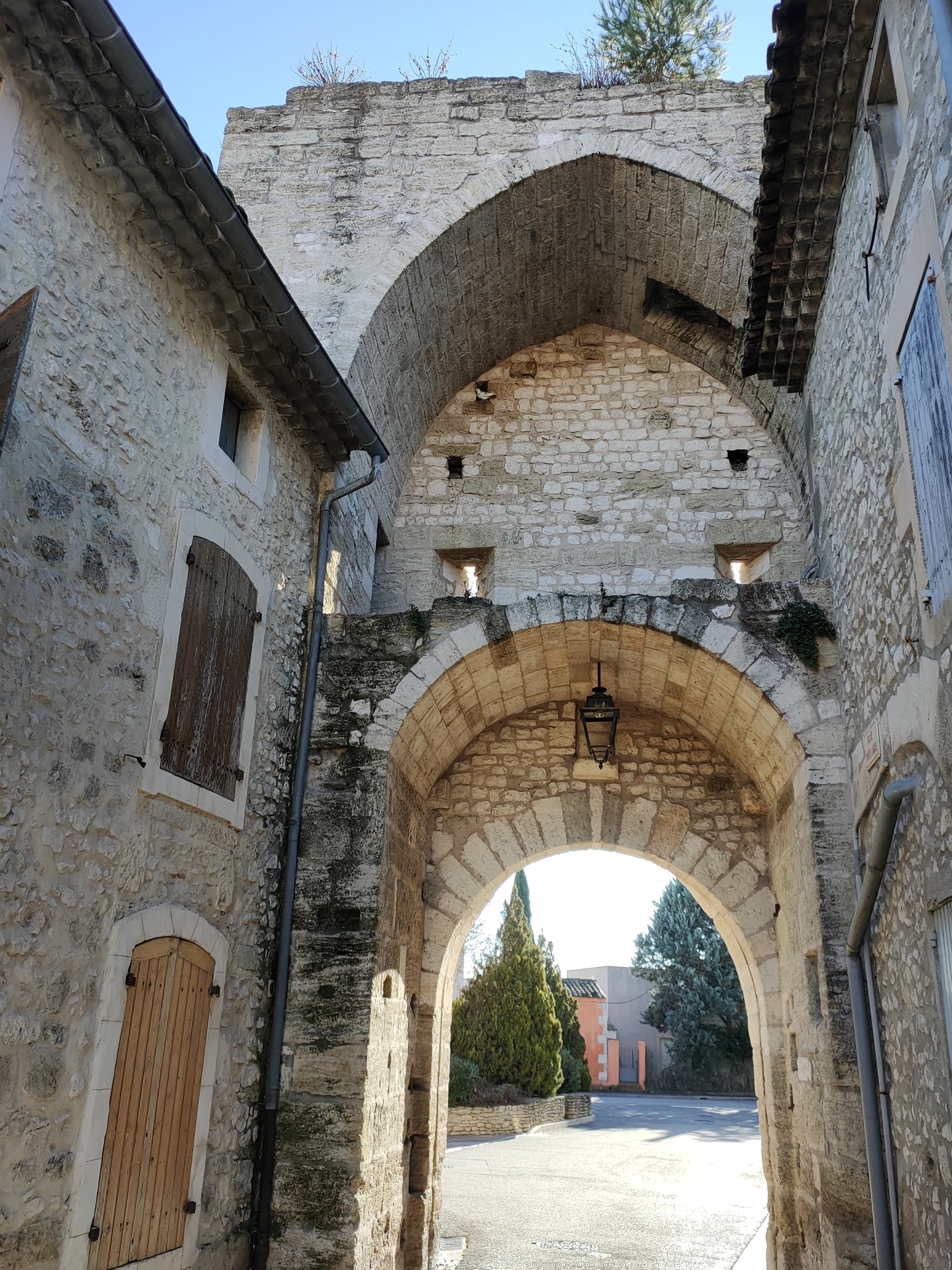 Remparts et portes médiévales_Noves