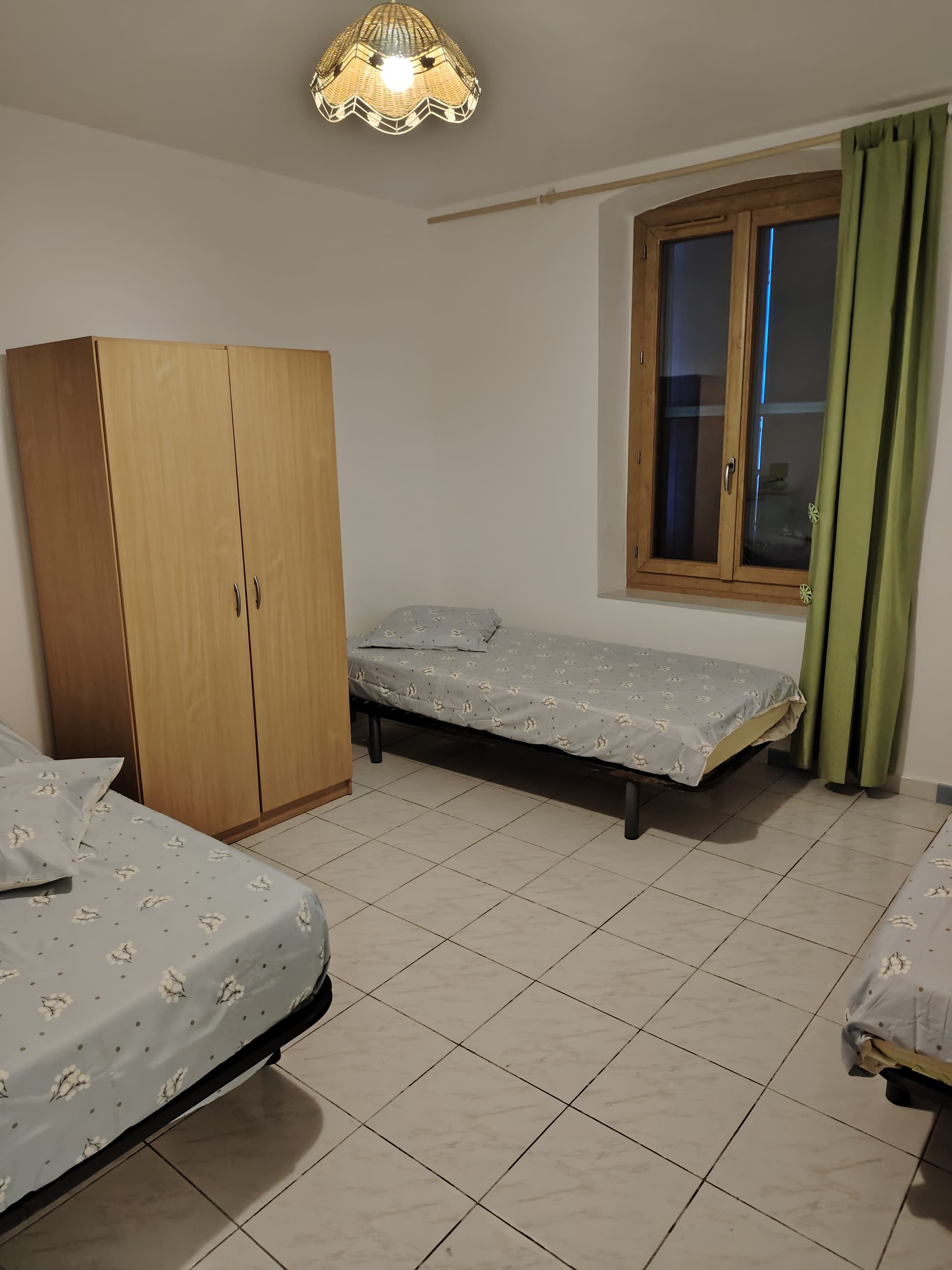 Vue partielle grande chambre 1 rénovée