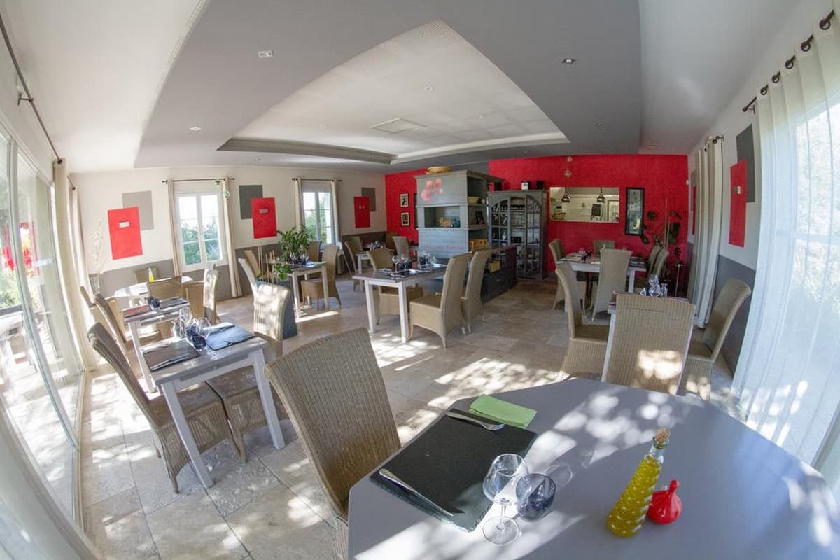 O_caprices_de_Mathias_salle_restaurant