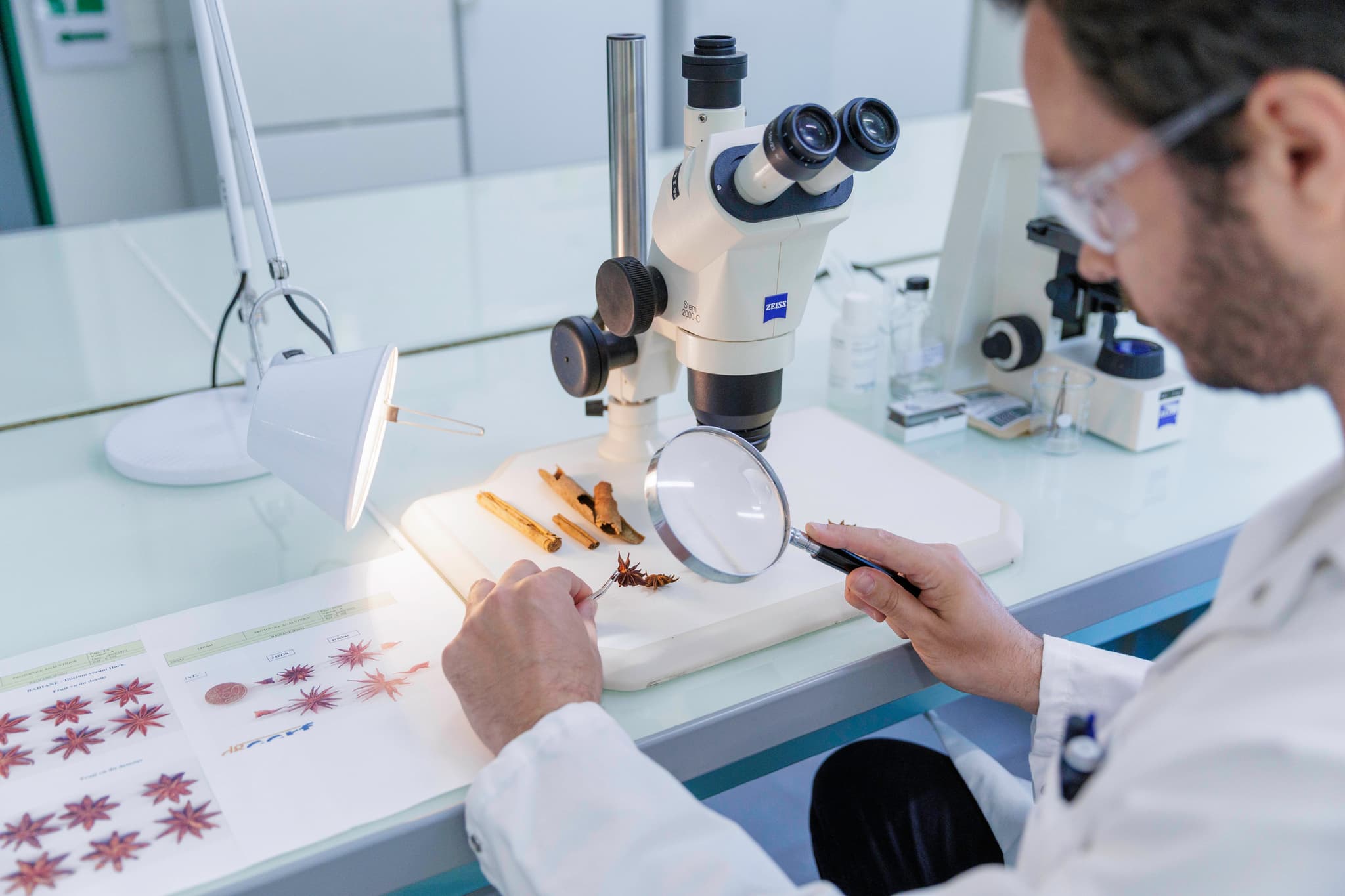 Reportage photo consacré aux métiers d’un laboratoire