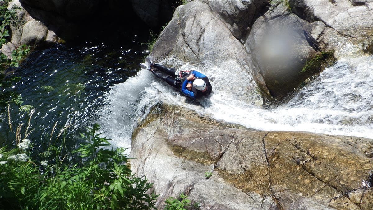 DECOUVREZ LE CANYONING EN FAMILLE OU ENTRE AMIS - ALTÉO NATURE