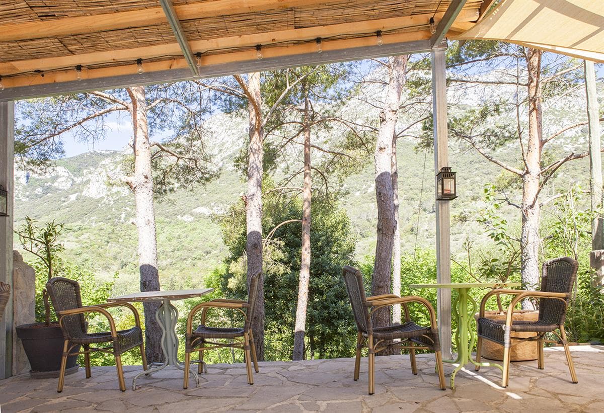 9 Terrasse ouverte vue sur Seranne